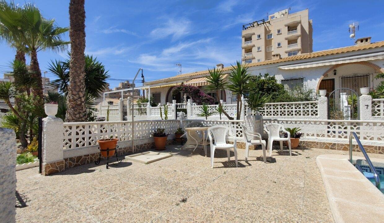 NICE BUNGALOW WITHOUT NEIGHBORS UPSTAIRS FACING SOUTH IN NUEVA TORREVIEJA