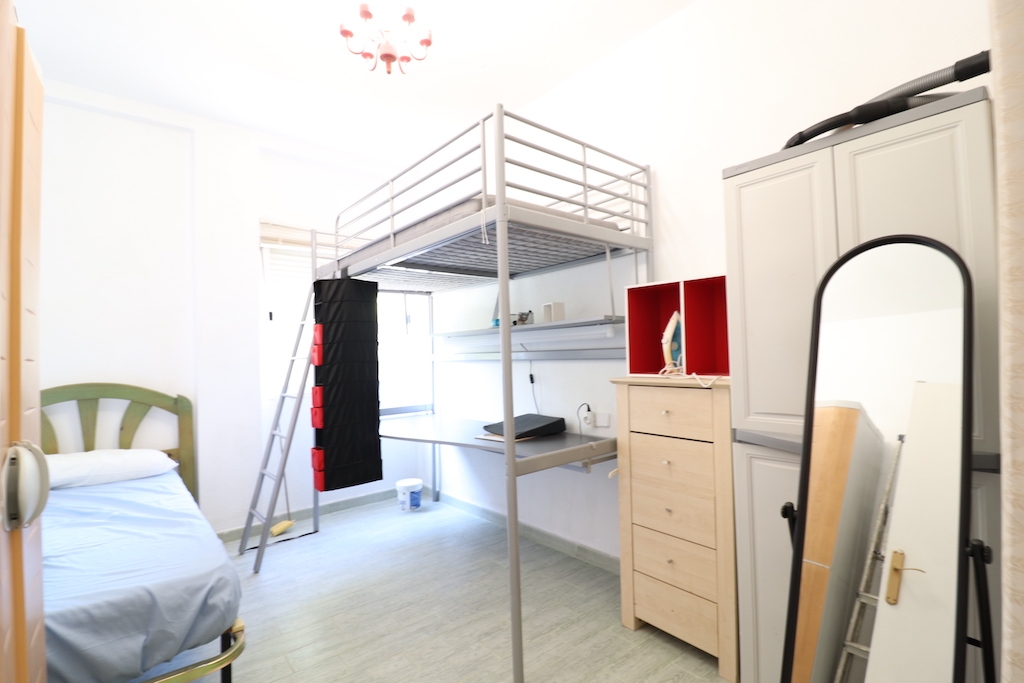 HÖRNLÄGENHET PÅ ÖVERSTA VÅNINGEN I VILLAMARTÍN