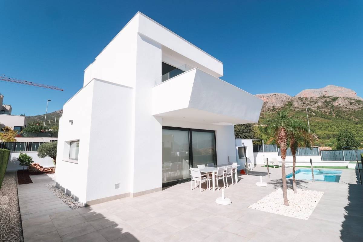 SPECTACULAR VILLA WITH FANTASTIC VIEWS OF THE MEDITERRANEAN SEA AND SURROUNDINGS IN POLOP