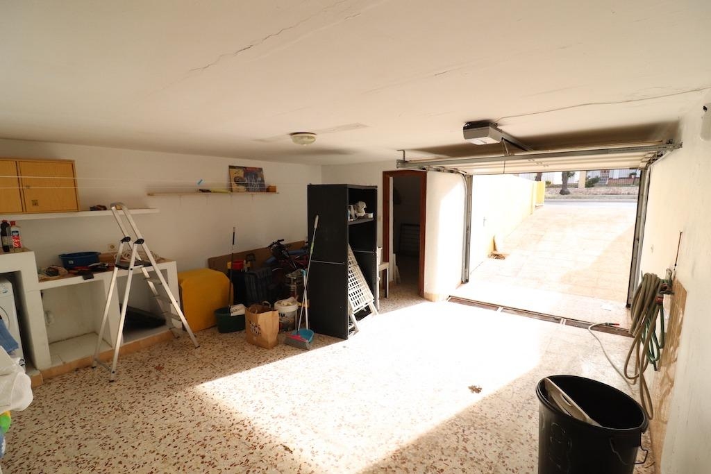 SEMI-DETACHED BUNGALOW A STONE'S THROW FROM THE SEA IN CABO ROIG WITH GARAGE AND INDIVIDUAL STUDIO APARTMENT