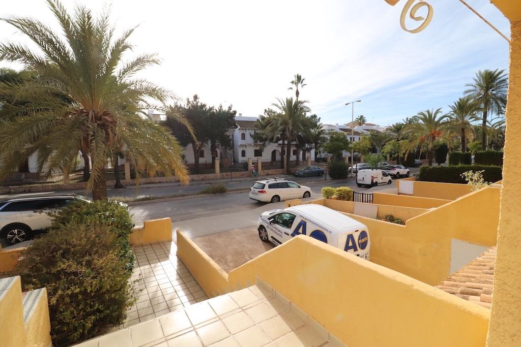 SEMI-DETACHED BUNGALOW A STONE'S THROW FROM THE SEA IN CABO ROIG WITH GARAGE AND INDIVIDUAL STUDIO APARTMENT