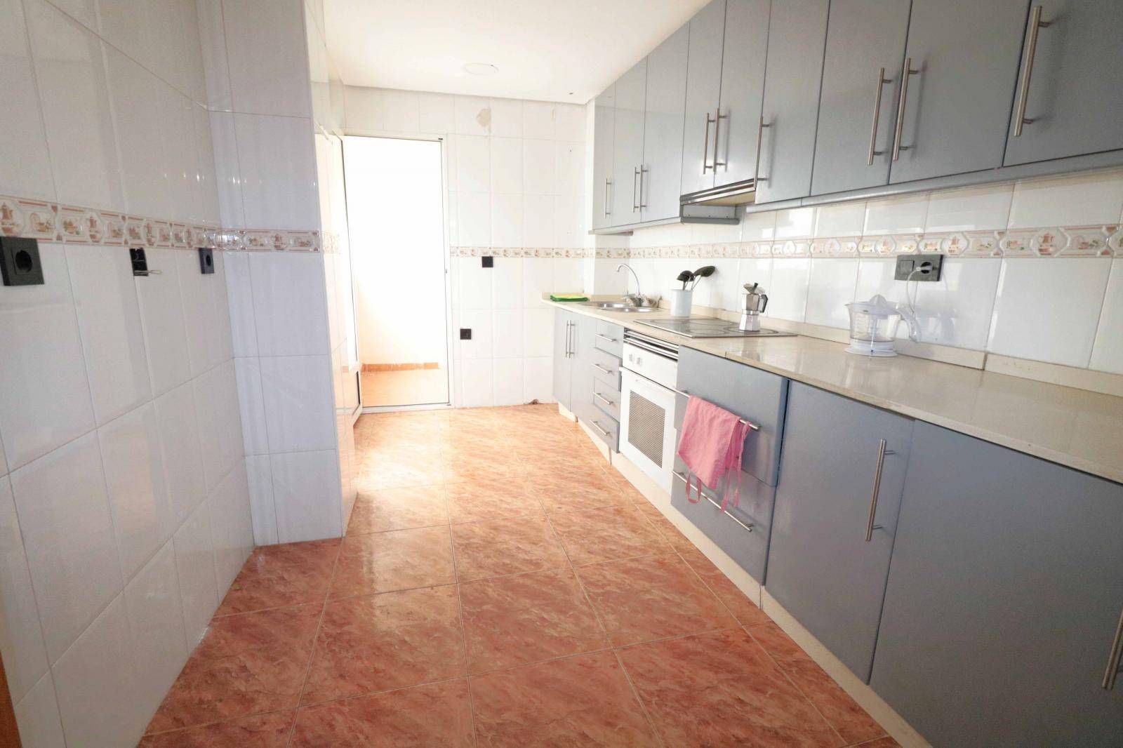 SPACIOUS 4-BEDROOM APARTMENT VERY CENTRALLY LOCATED