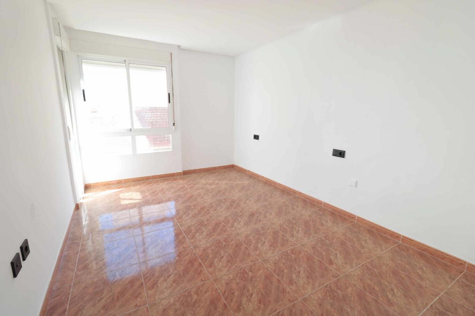SPACIOUS 4-BEDROOM APARTMENT VERY CENTRALLY LOCATED
