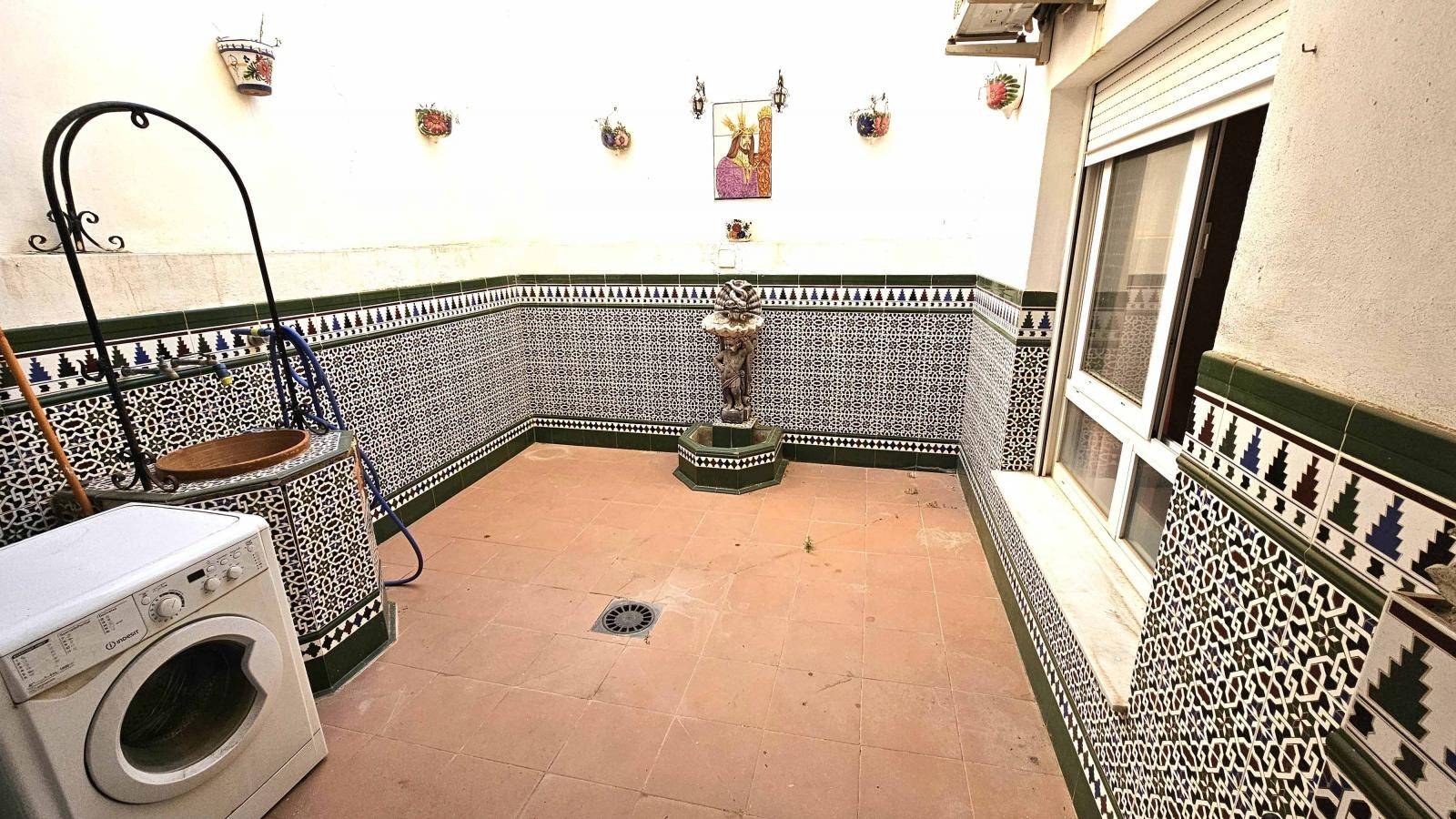 LARGE APARTMENT IN THE HEART OF THE CITY CENTRE