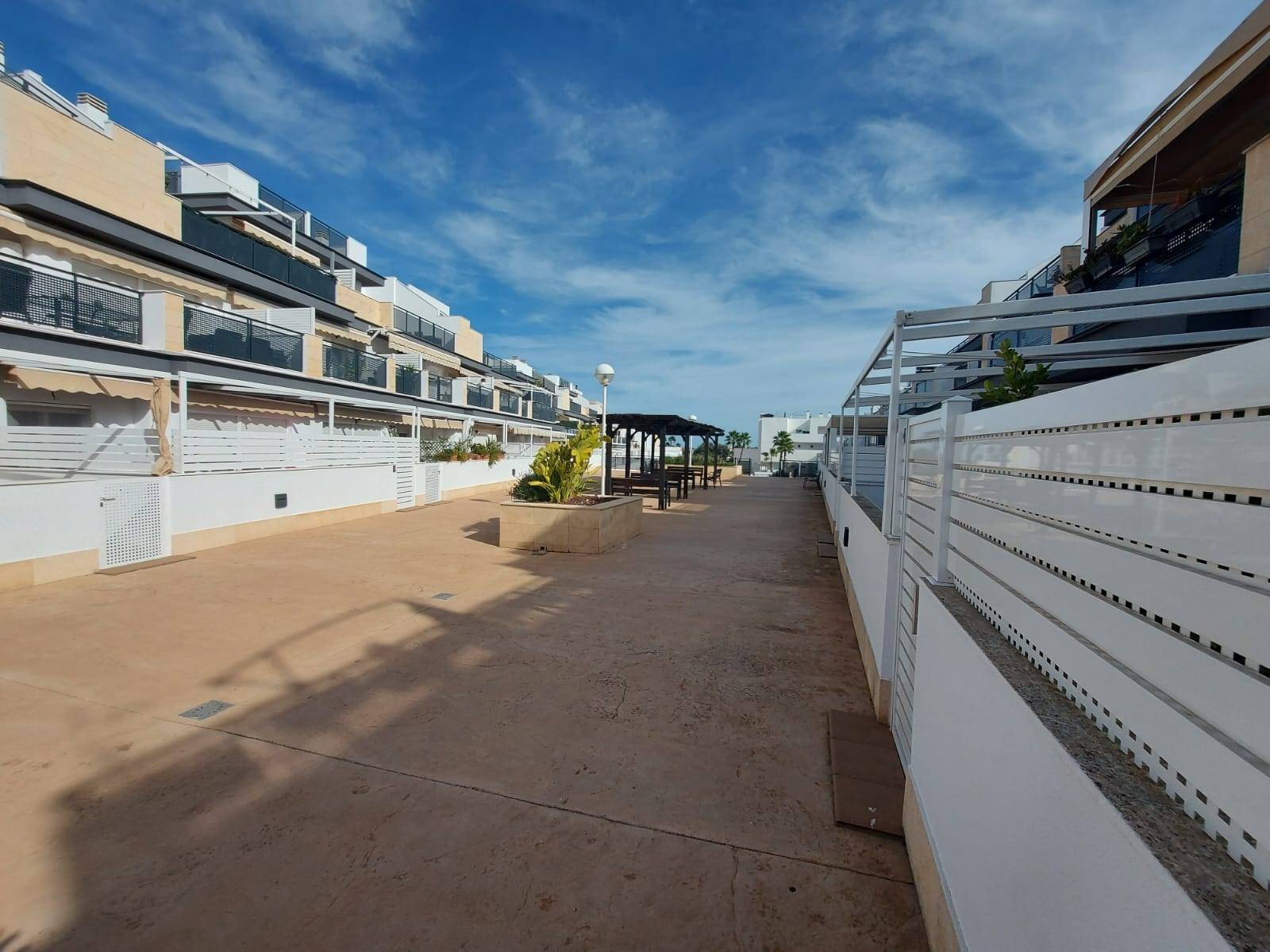 APARTMENT IN GRAN ALACANT IN BEAUTIFUL RESIDENTIAL AREA WITH ALL KINDS OF LUXURIES