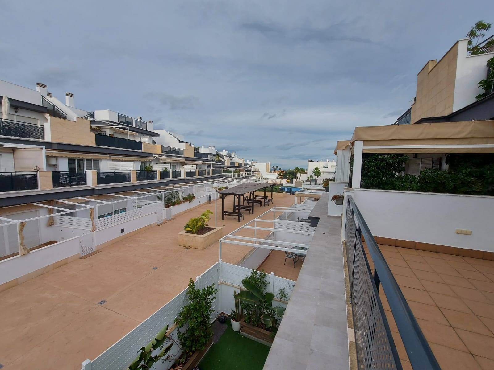 APARTMENT IN GRAN ALACANT IN BEAUTIFUL RESIDENTIAL AREA WITH ALL KINDS OF LUXURIES