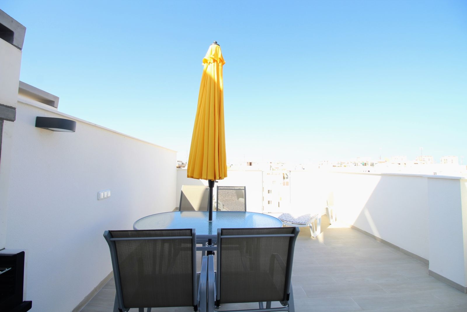 MAGNIFICENT PENTHOUSE WITH PRIVATE SOLARIUM NEAR THE SEA AND 300 METERS FROM THE BEACH
