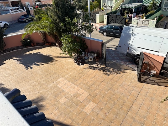 EXCELLENT AND SPACIOUS VILLA IN GRAN ALACANT WITH BEAUTIFUL PLOT