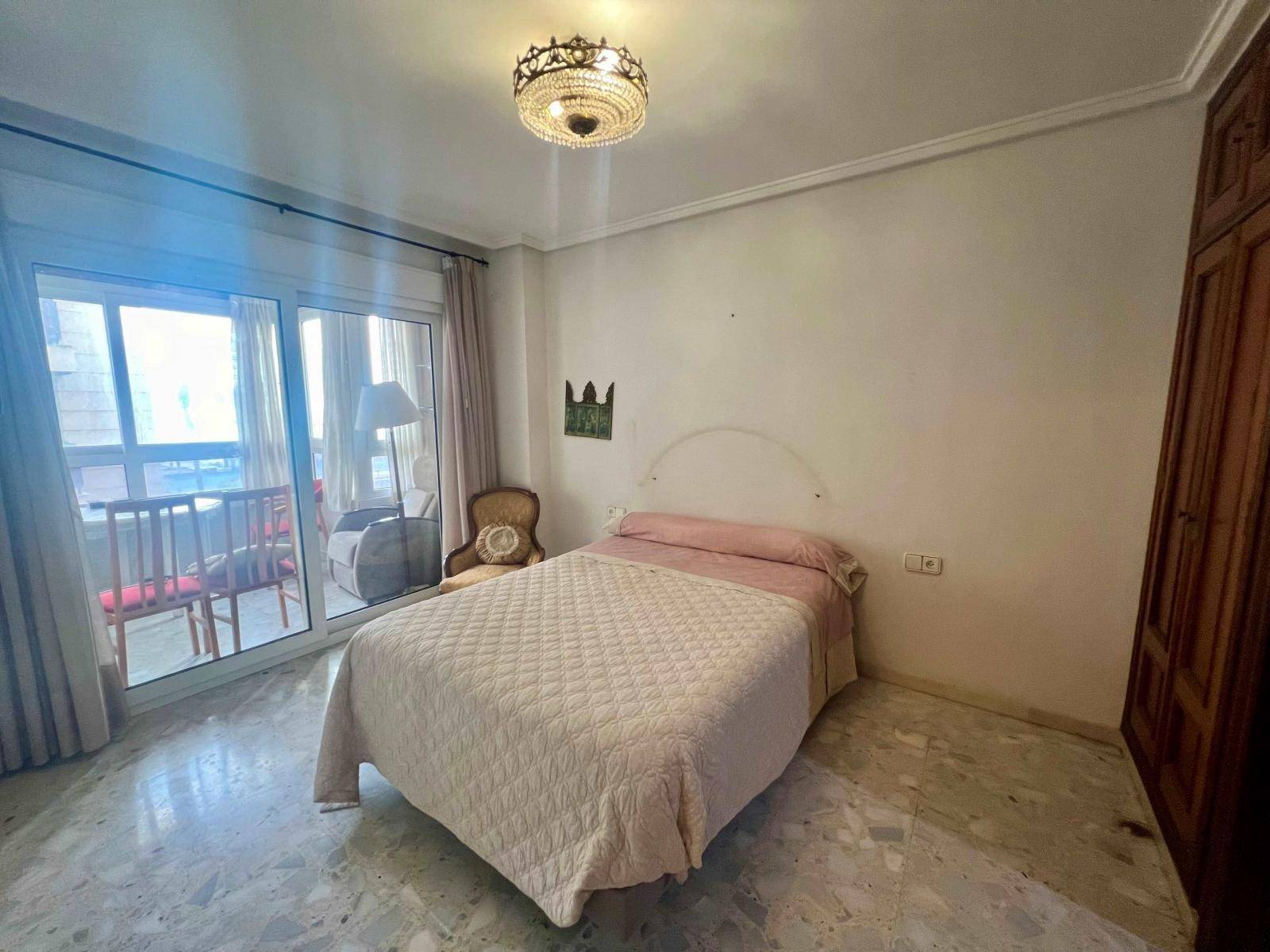 LARGE APARTMENT 100 METERS FROM THE MARINA AND IN THE HEART OF THE CITY CENTER