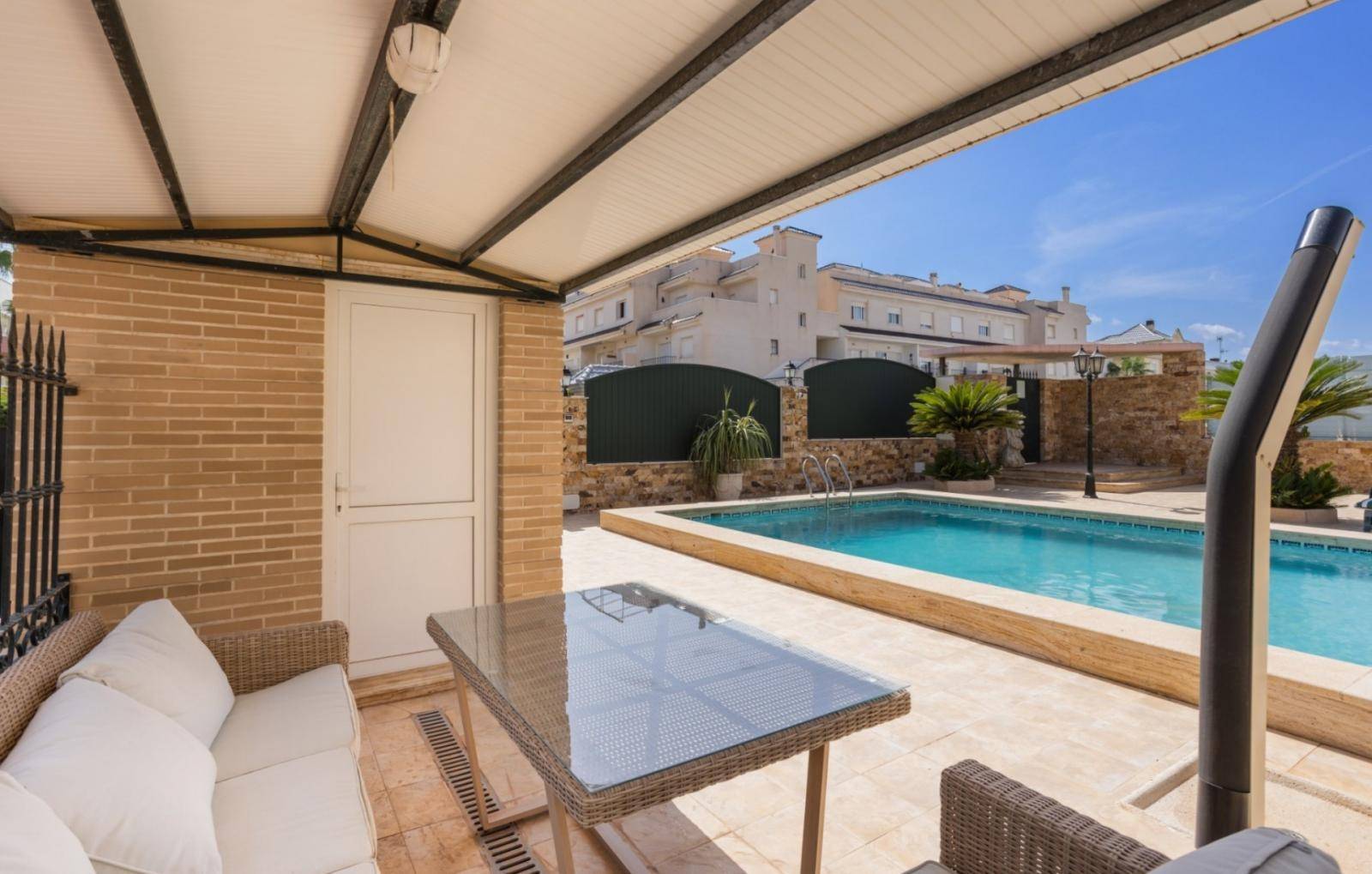 LUXOSA I ÀMPLIA VILA A 100M DEL MAR A LA VELETA
