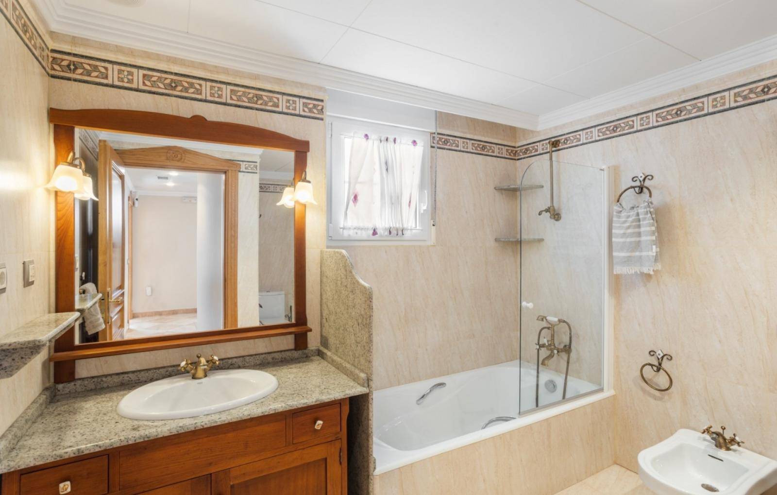 LUXOSA I ÀMPLIA VILA A 100M DEL MAR A LA VELETA