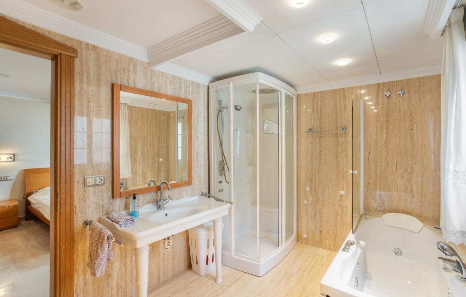 LUXOSA I ÀMPLIA VILA A 100M DEL MAR A LA VELETA