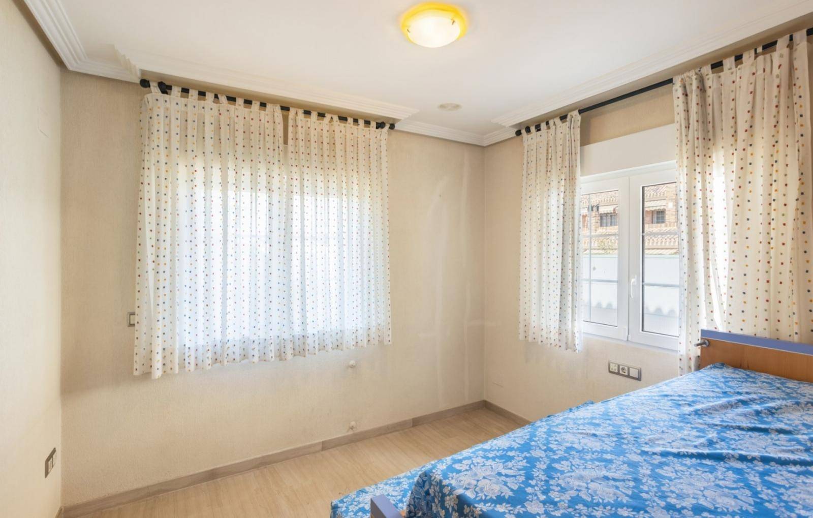 LUXOSA I ÀMPLIA VILA A 100M DEL MAR A LA VELETA