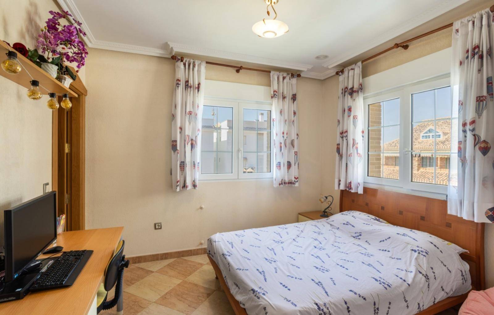 LUXOSA I ÀMPLIA VILA A 100M DEL MAR A LA VELETA