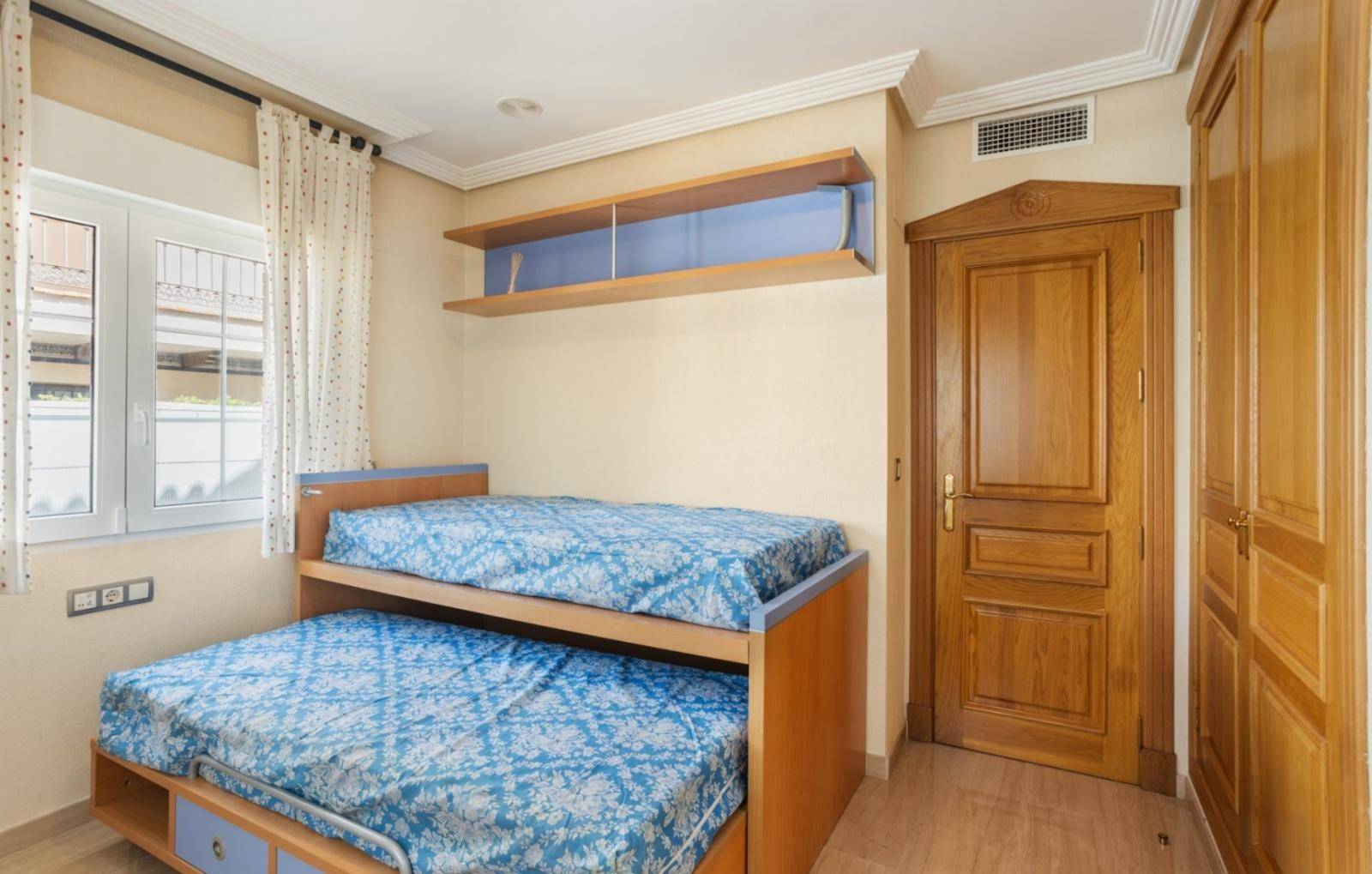 LUXOSA I ÀMPLIA VILA A 100M DEL MAR A LA VELETA