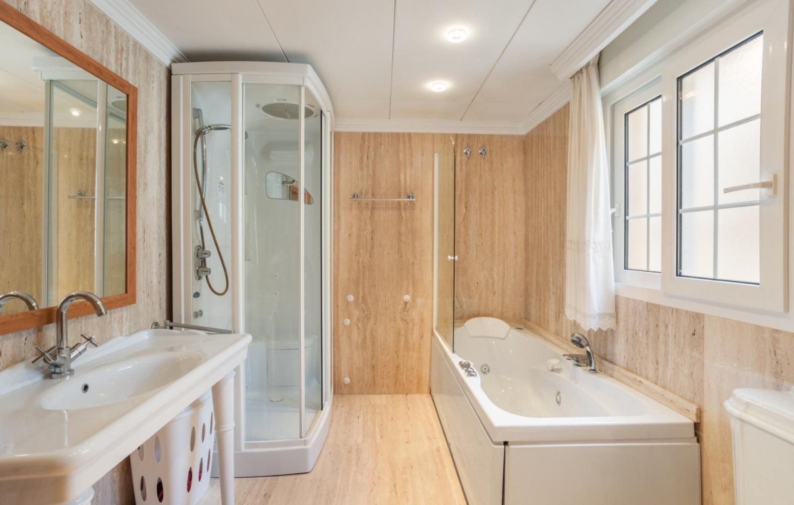 LUXOSA I ÀMPLIA VILA A 100M DEL MAR A LA VELETA