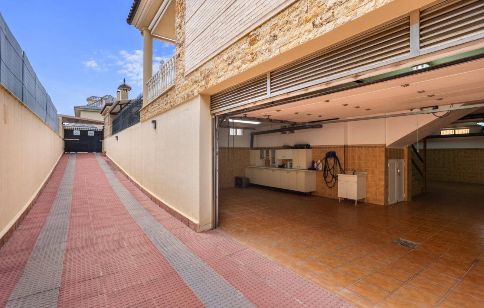 LUXOSA I ÀMPLIA VILA A 100M DEL MAR A LA VELETA