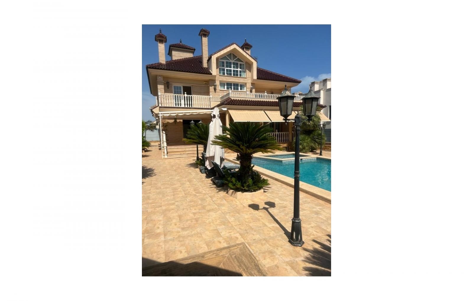 LUXOSA I ÀMPLIA VILA A 100M DEL MAR A LA VELETA