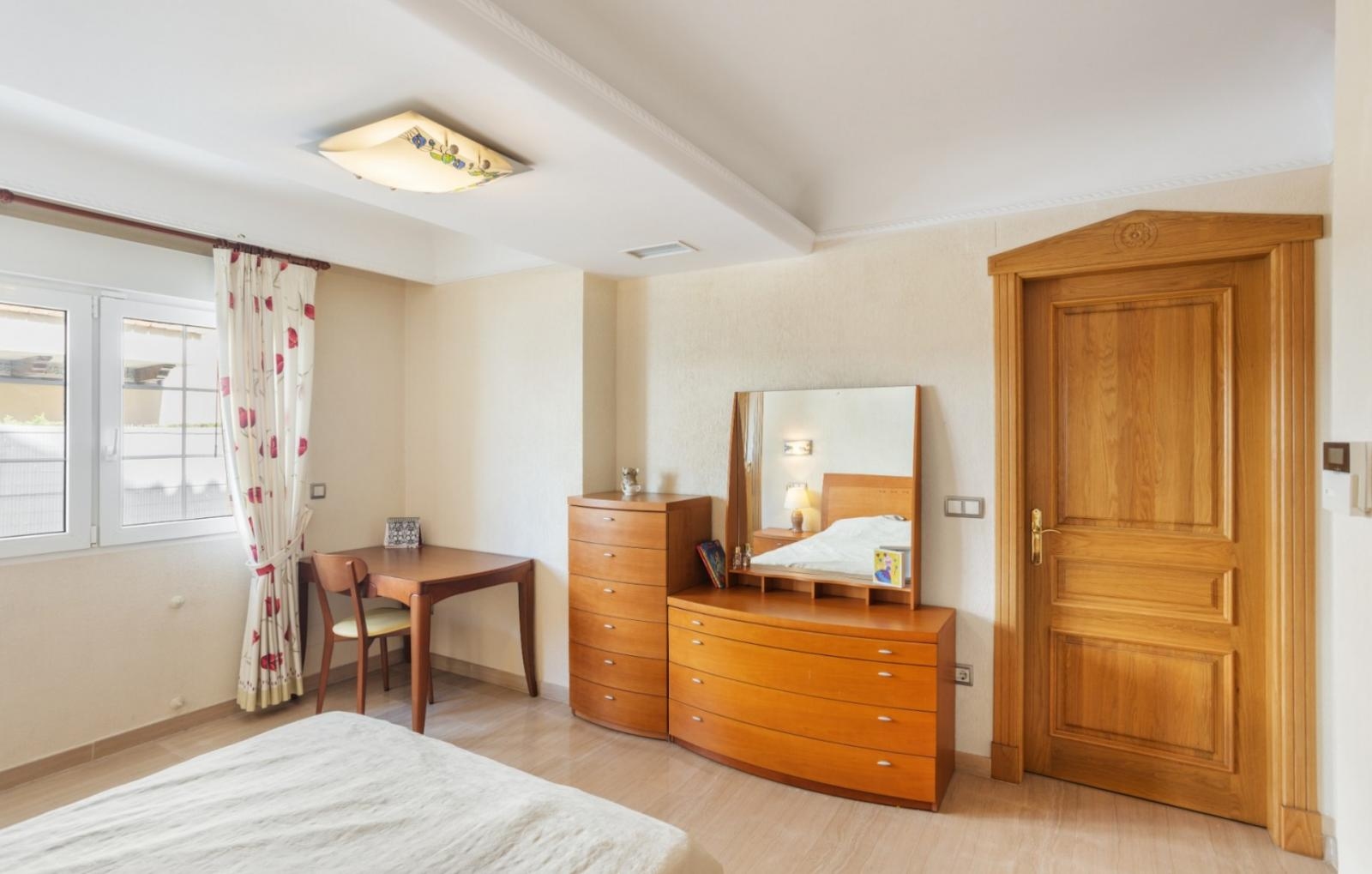LUXOSA I ÀMPLIA VILA A 100M DEL MAR A LA VELETA