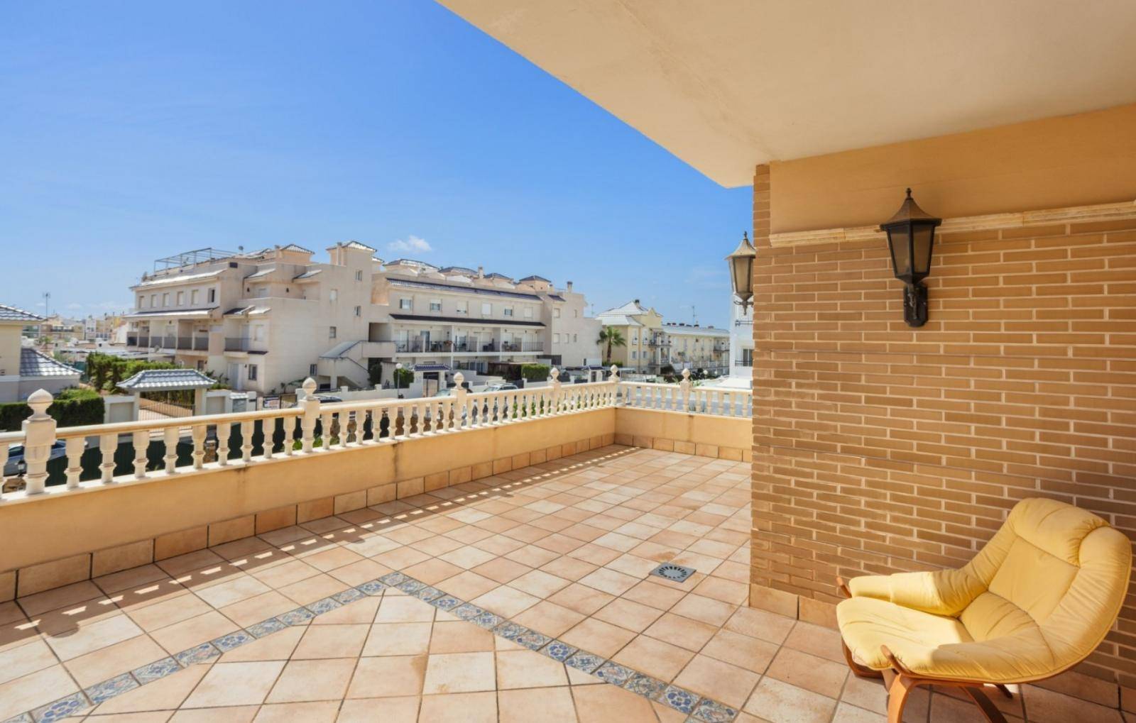 LUXOSA I ÀMPLIA VILA A 100M DEL MAR A LA VELETA