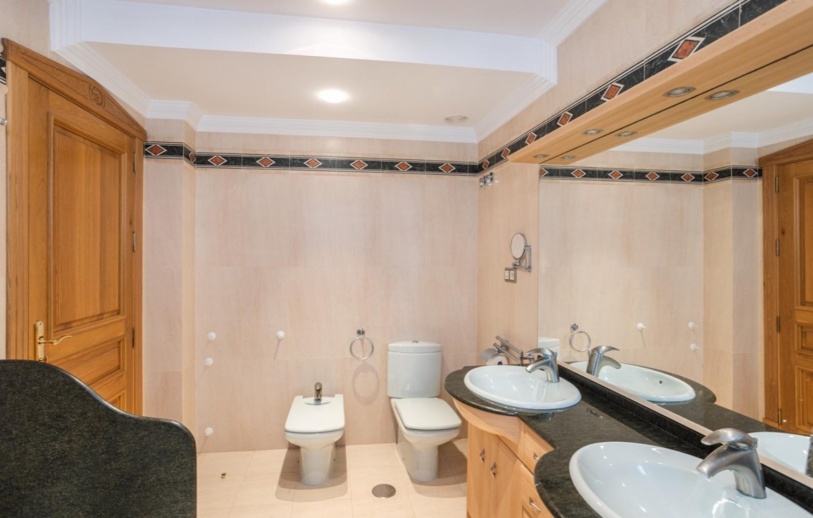 LUXOSA I ÀMPLIA VILA A 100M DEL MAR A LA VELETA