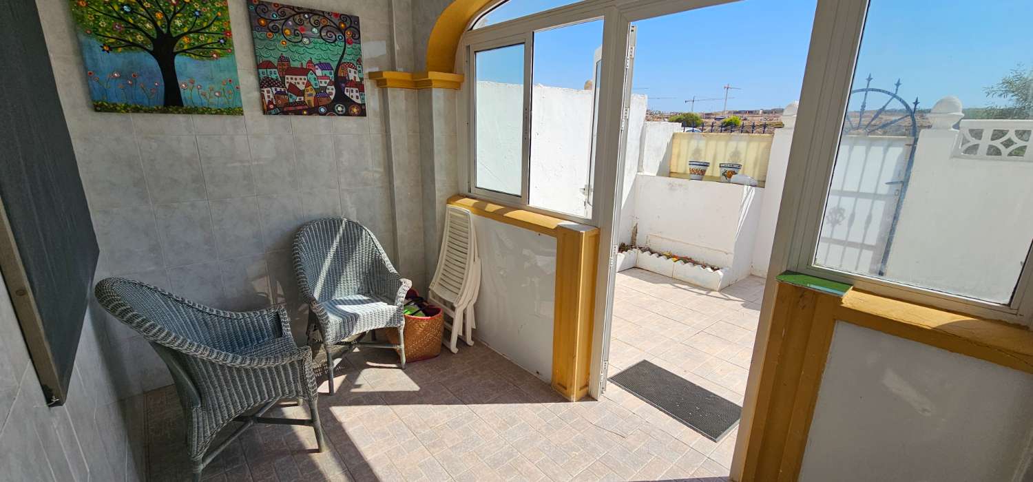 BUNGALOW DE PLANTA BAJA  DE ESQUINA EN URB. JARDIN DEL MAR V