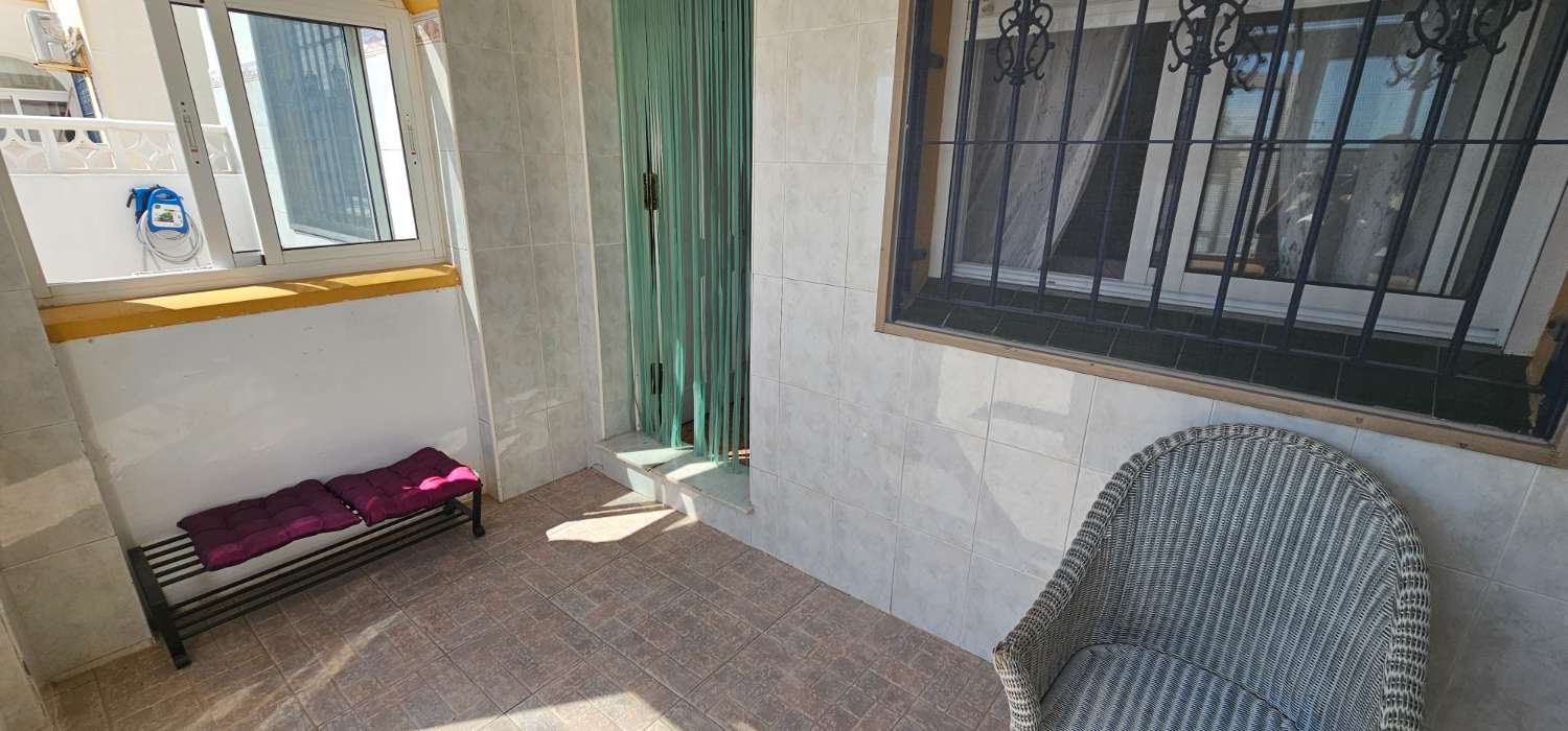 BUNGALOW DE PLANTA BAJA  DE ESQUINA EN URB. JARDIN DEL MAR V