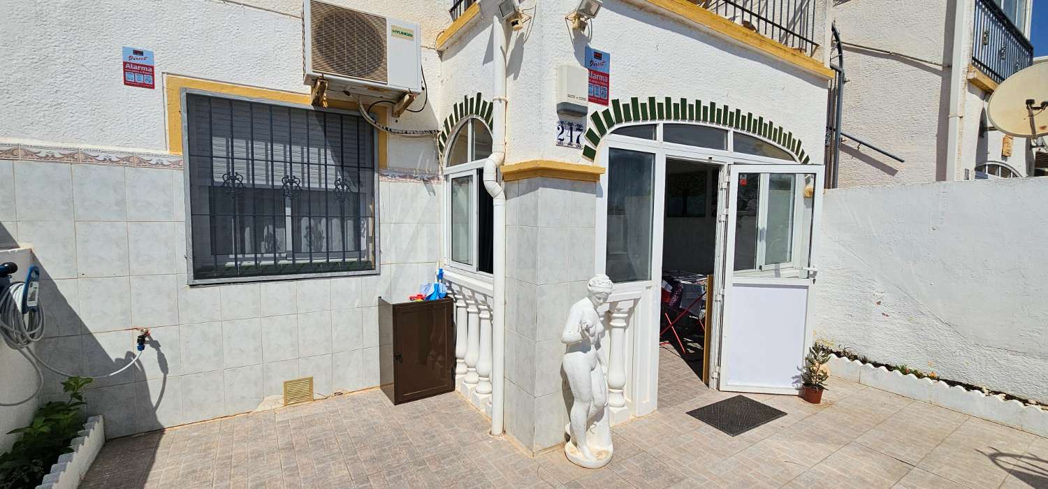 BUNGALOW DE PLANTA BAJA  DE ESQUINA EN URB. JARDIN DEL MAR V