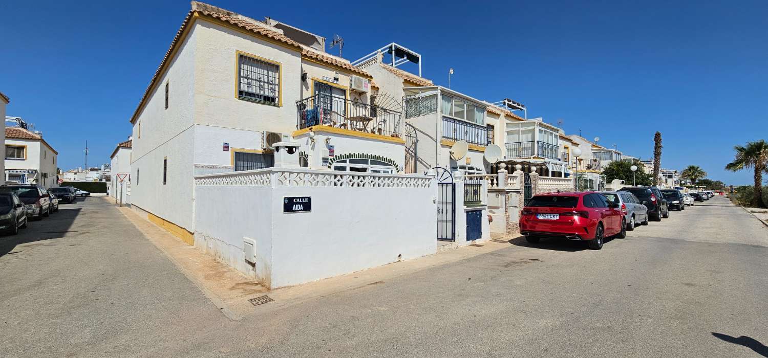BUNGALOW DE PLANTA BAJA  DE ESQUINA EN URB. JARDIN DEL MAR V