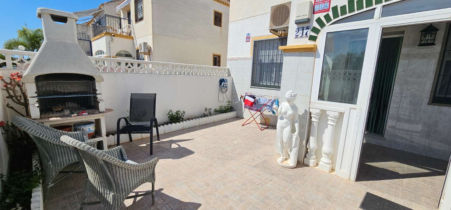 BUNGALOW DE PLANTA BAJA  DE ESQUINA EN URB. JARDIN DEL MAR V