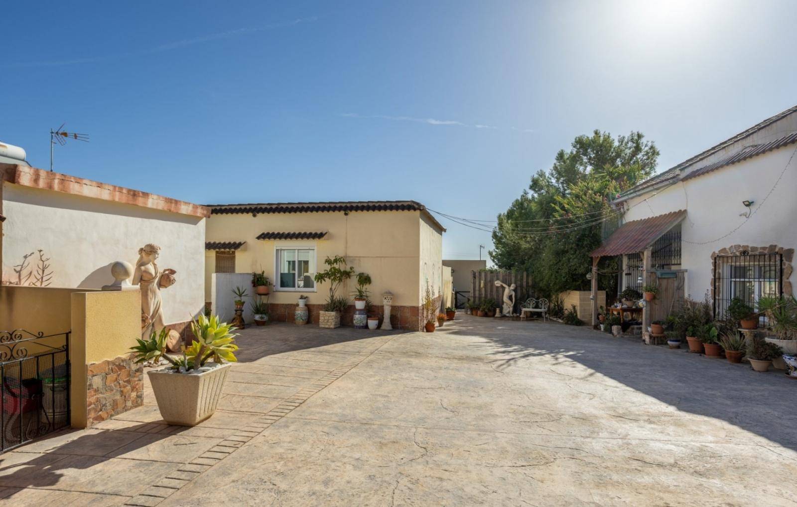 EQUESTRIAN PROPERTY IN FORTUNA WITH 5 APARTMENTS - MAIN HOUSE AND STABLES