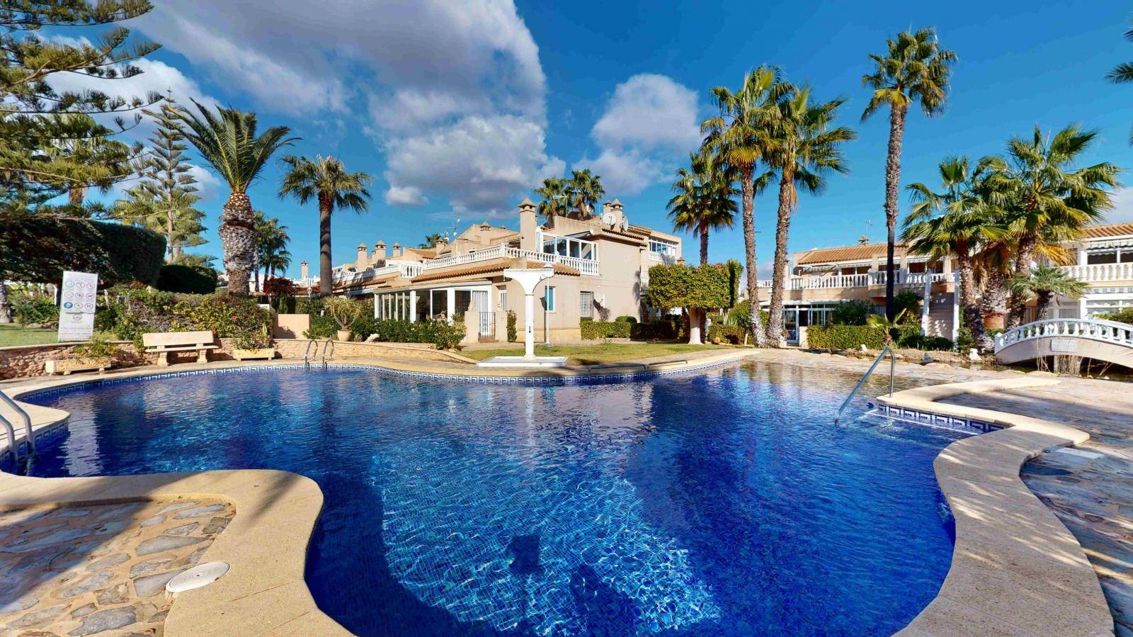 DUPLEX PENTHOUSE BUNGALOW IN PLAYA FLAMENCA WITH PRIVATE PARKING