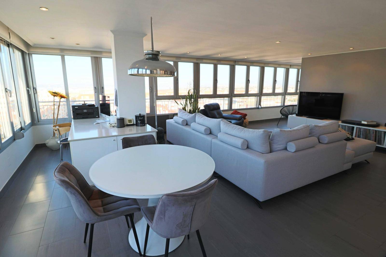 APPARTEMENT EXCLUSIF RÉNOVÉ À NAVAMARES 1ÈRE LIGNE DE L’ACEQUION AVEC PISCINE !!