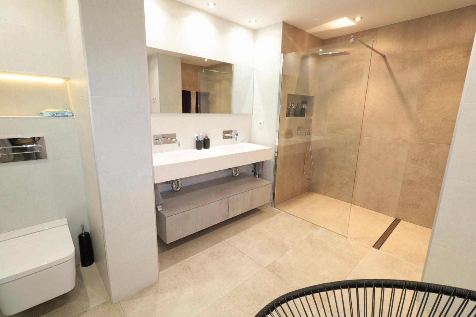 APPARTEMENT EXCLUSIF RÉNOVÉ À NAVAMARES 1ÈRE LIGNE DE L’ACEQUION AVEC PISCINE !!