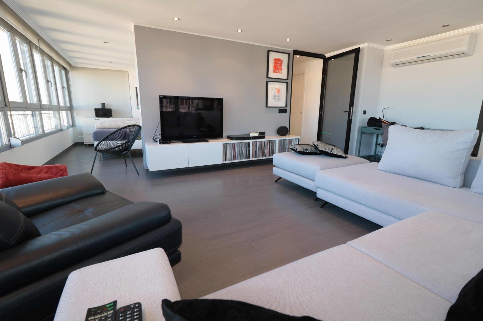 APPARTEMENT EXCLUSIF RÉNOVÉ À NAVAMARES 1ÈRE LIGNE DE L’ACEQUION AVEC PISCINE !!