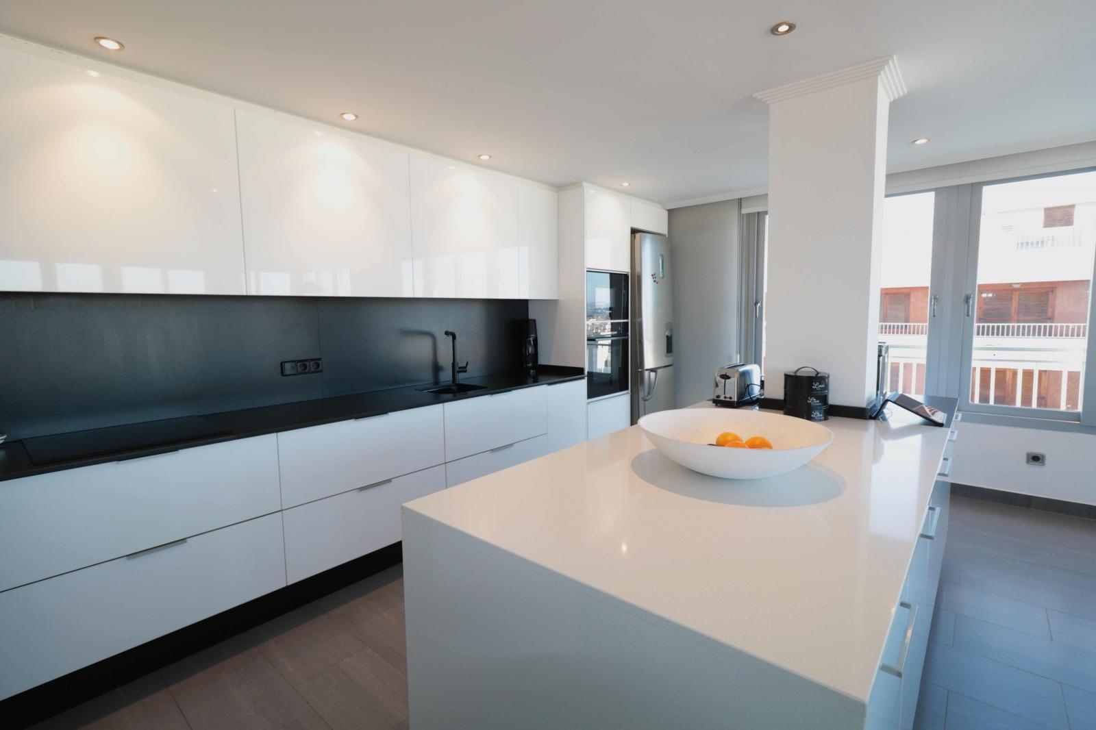 APPARTEMENT EXCLUSIF RÉNOVÉ À NAVAMARES 1ÈRE LIGNE DE L’ACEQUION AVEC PISCINE !!
