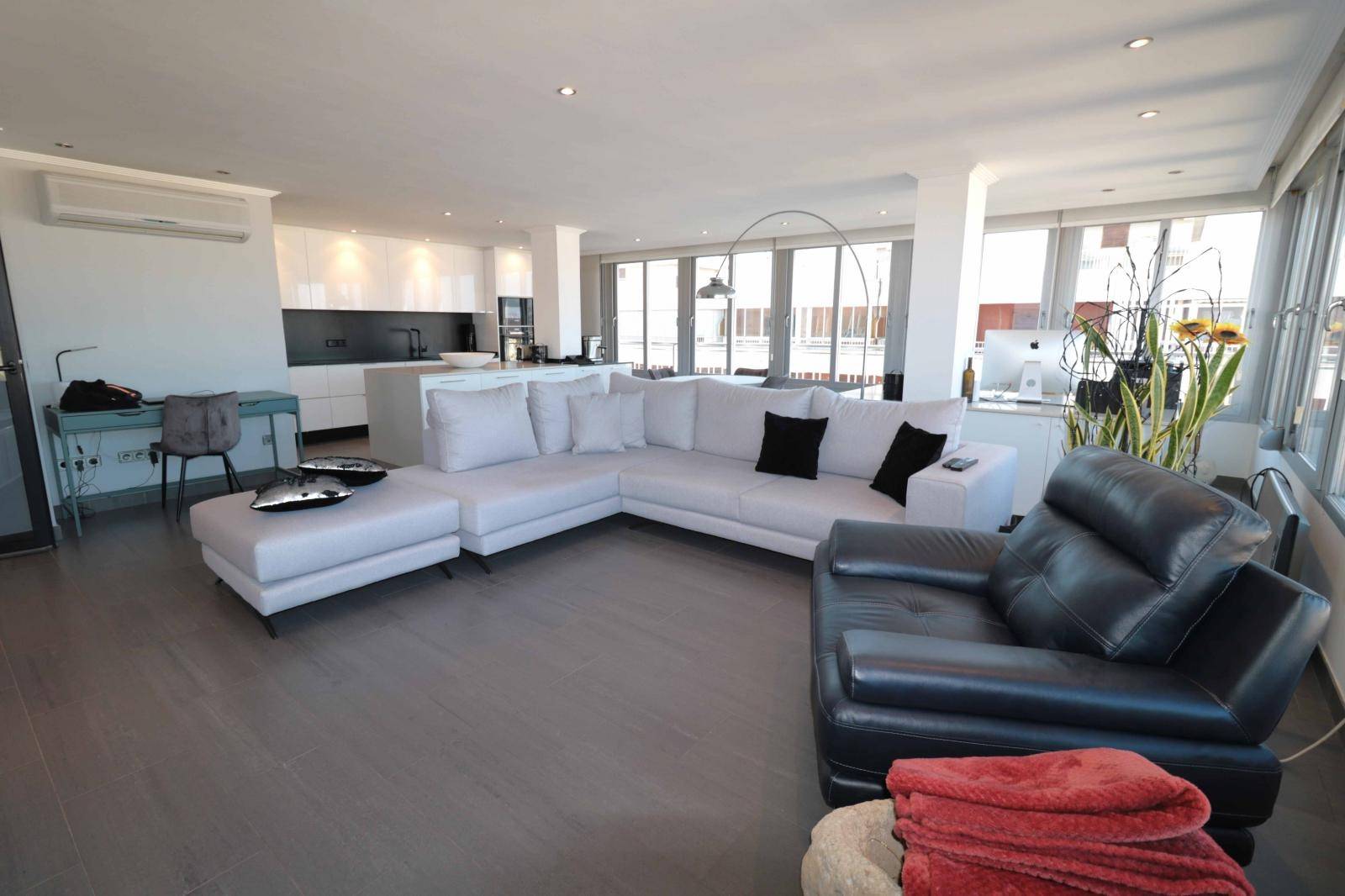 APPARTEMENT EXCLUSIF RÉNOVÉ À NAVAMARES 1ÈRE LIGNE DE L’ACEQUION AVEC PISCINE !!