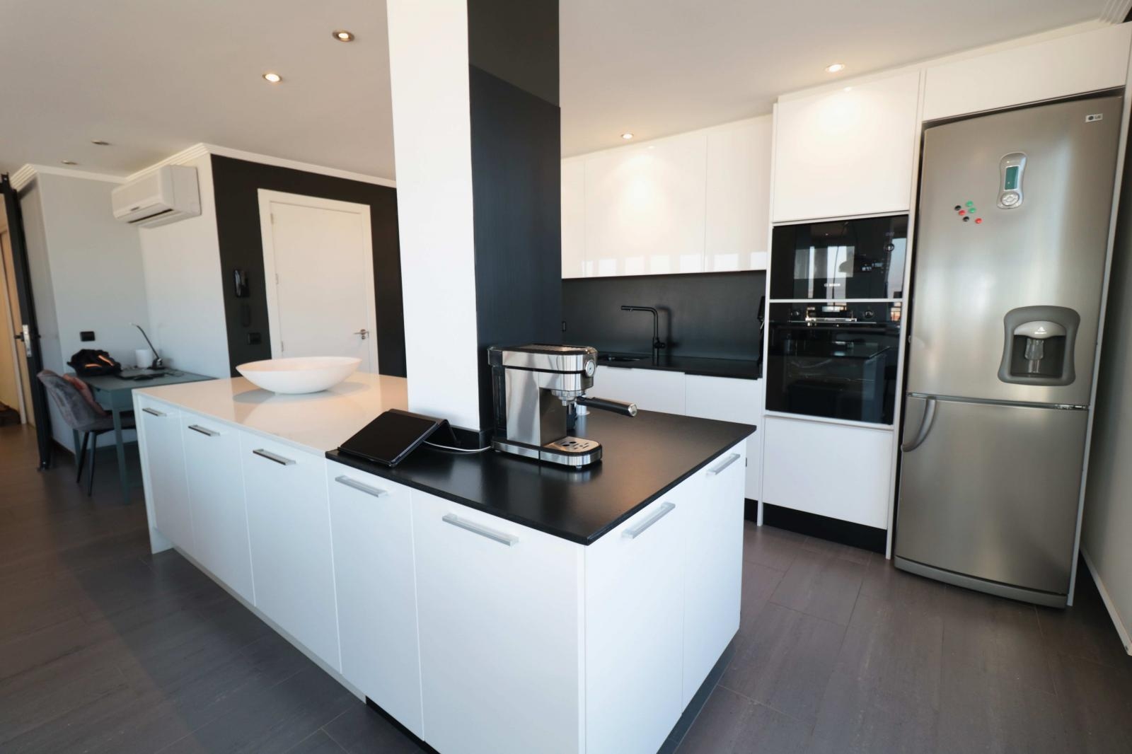 APPARTEMENT EXCLUSIF RÉNOVÉ À NAVAMARES 1ÈRE LIGNE DE L’ACEQUION AVEC PISCINE !!