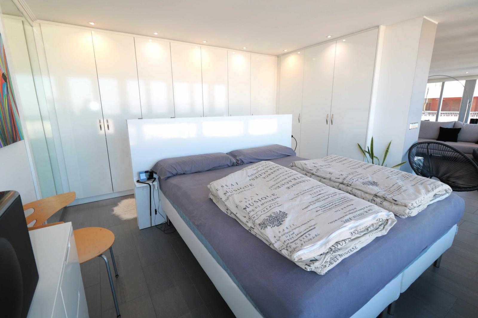 APPARTEMENT EXCLUSIF RÉNOVÉ À NAVAMARES 1ÈRE LIGNE DE L’ACEQUION AVEC PISCINE !!