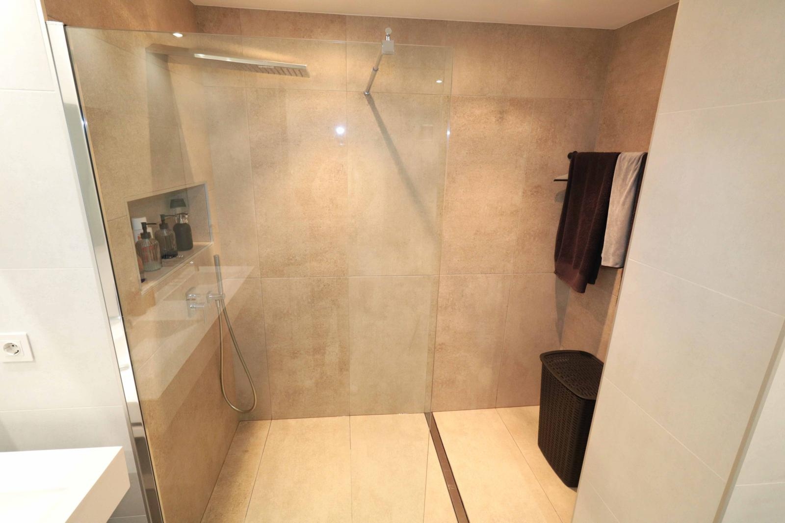 APPARTEMENT EXCLUSIF RÉNOVÉ À NAVAMARES 1ÈRE LIGNE DE L’ACEQUION AVEC PISCINE !!