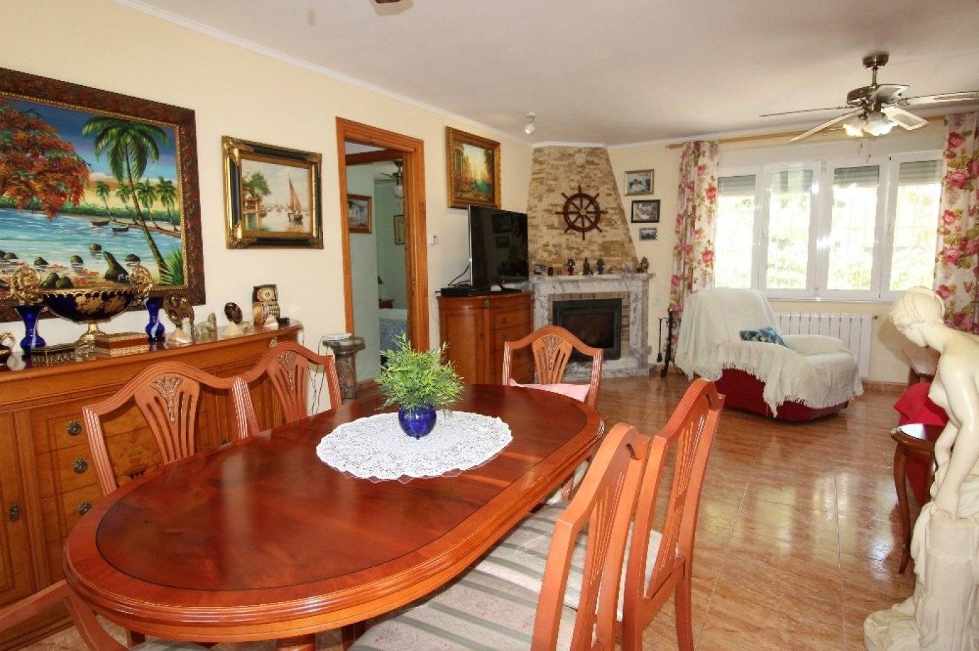 VILLA INDIVIDUELLE AVEC GRAND JARDIN ET PISCINE PRIVÉE SUR LES BALCONS