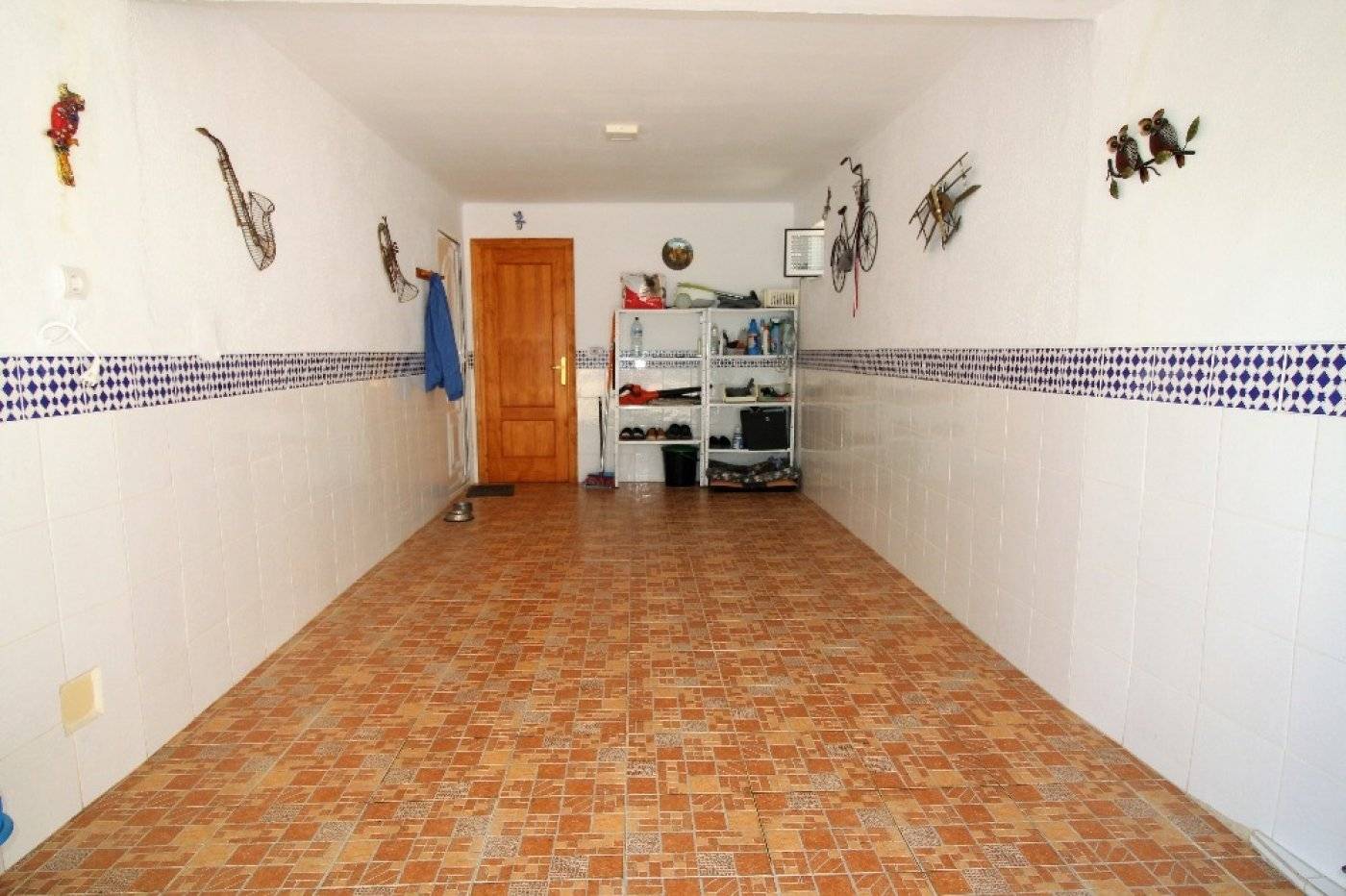 VILLA INDIVIDUELLE AVEC GRAND JARDIN ET PISCINE PRIVÉE SUR LES BALCONS