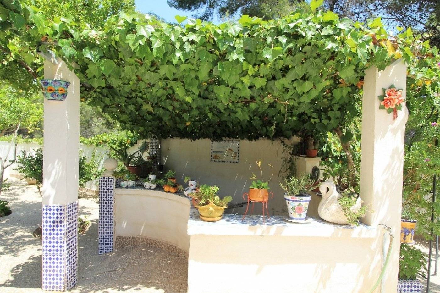 VILLA INDIVIDUELLE AVEC GRAND JARDIN ET PISCINE PRIVÉE SUR LES BALCONS