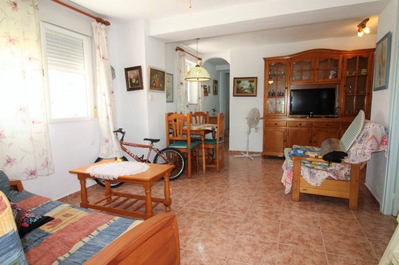 VILLA INDIVIDUELLE AVEC GRAND JARDIN ET PISCINE PRIVÉE SUR LES BALCONS