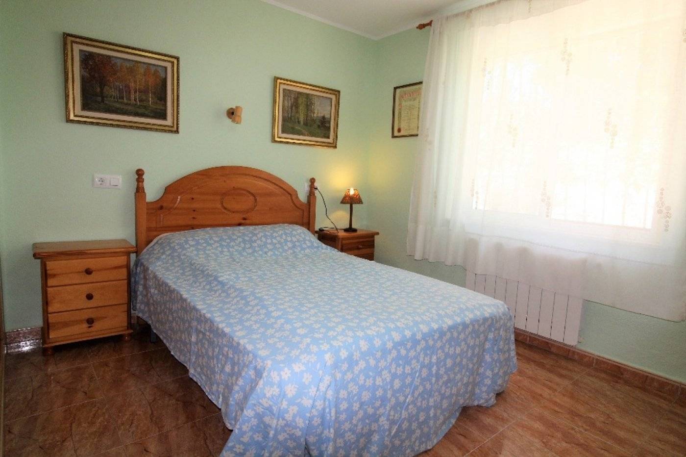 VILLA INDIVIDUELLE AVEC GRAND JARDIN ET PISCINE PRIVÉE SUR LES BALCONS