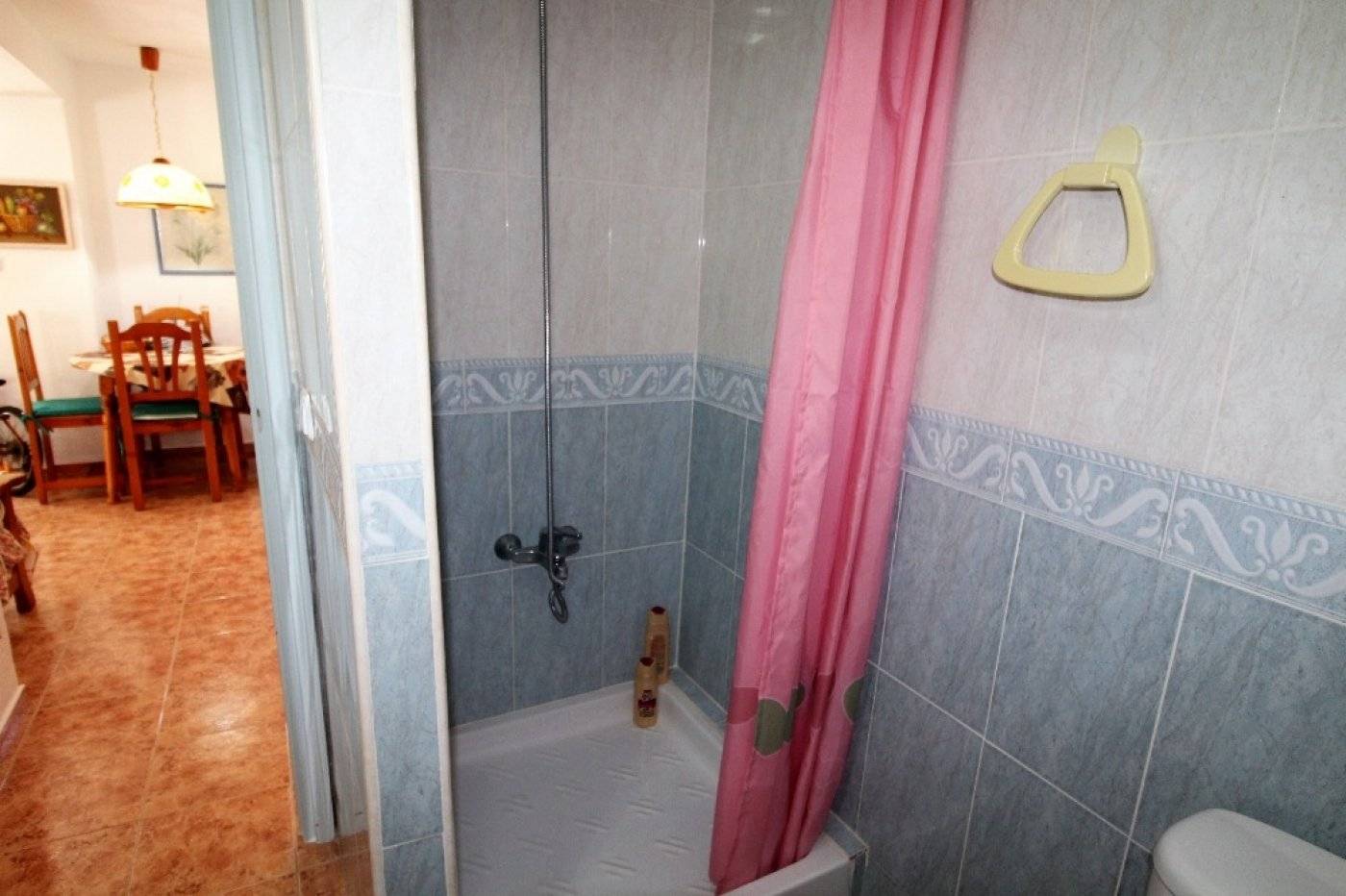 VILLA INDIVIDUELLE AVEC GRAND JARDIN ET PISCINE PRIVÉE SUR LES BALCONS