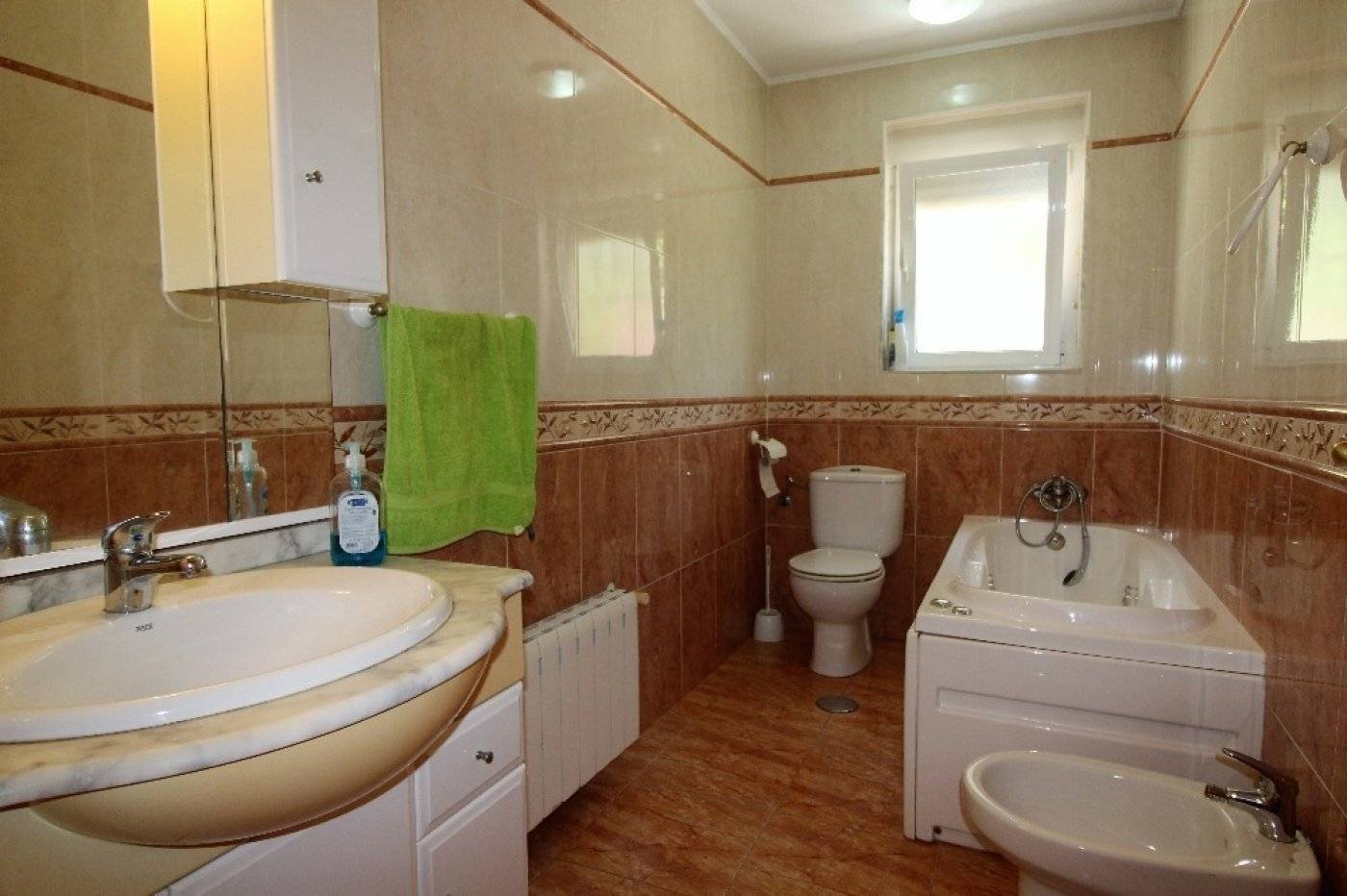 VILLA INDIVIDUELLE AVEC GRAND JARDIN ET PISCINE PRIVÉE SUR LES BALCONS