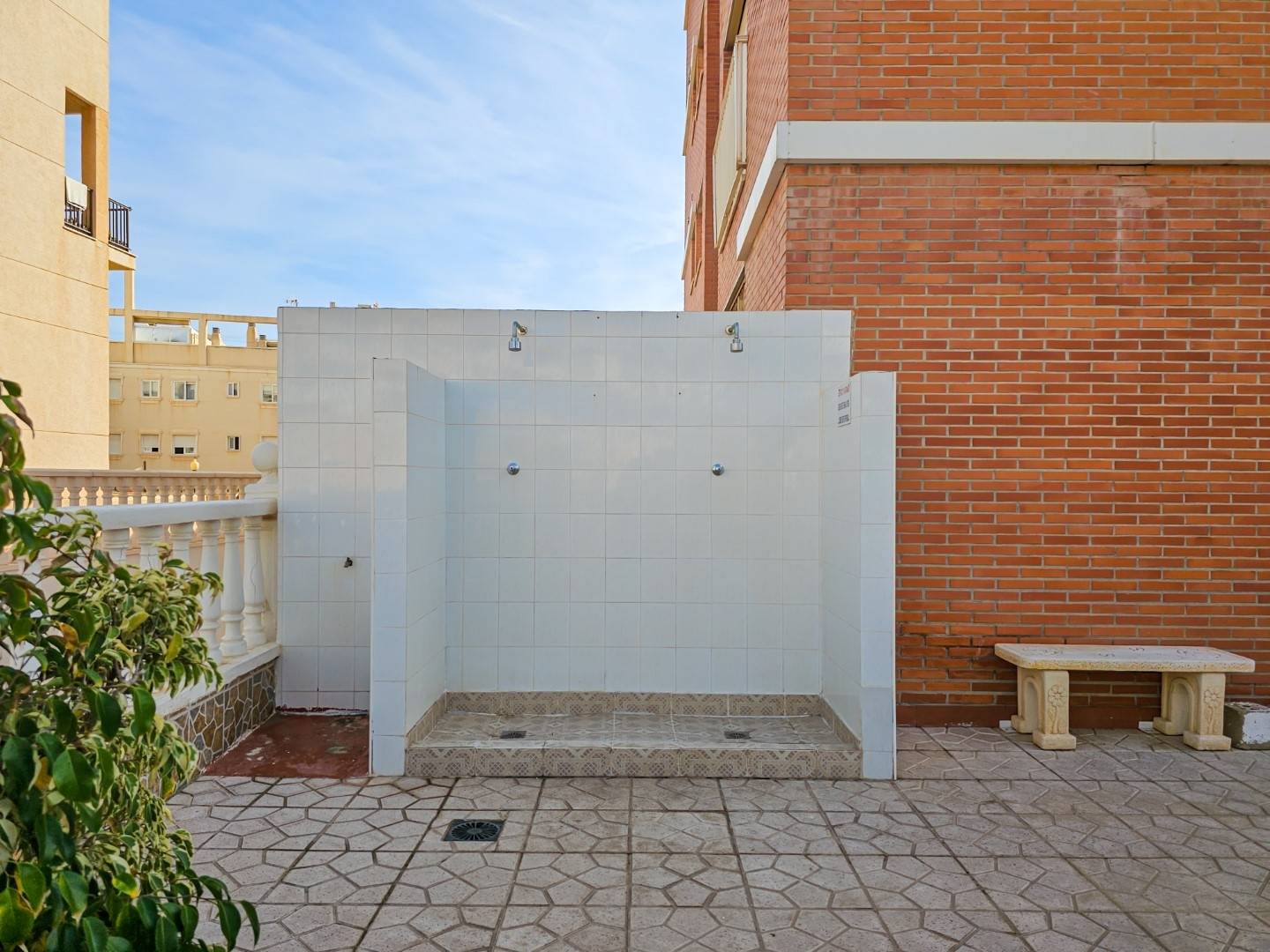 DUPLEX APPARTEMENT OP 170 METER VAN HET STRAND VAN GUARDAMAR MET GARAGE