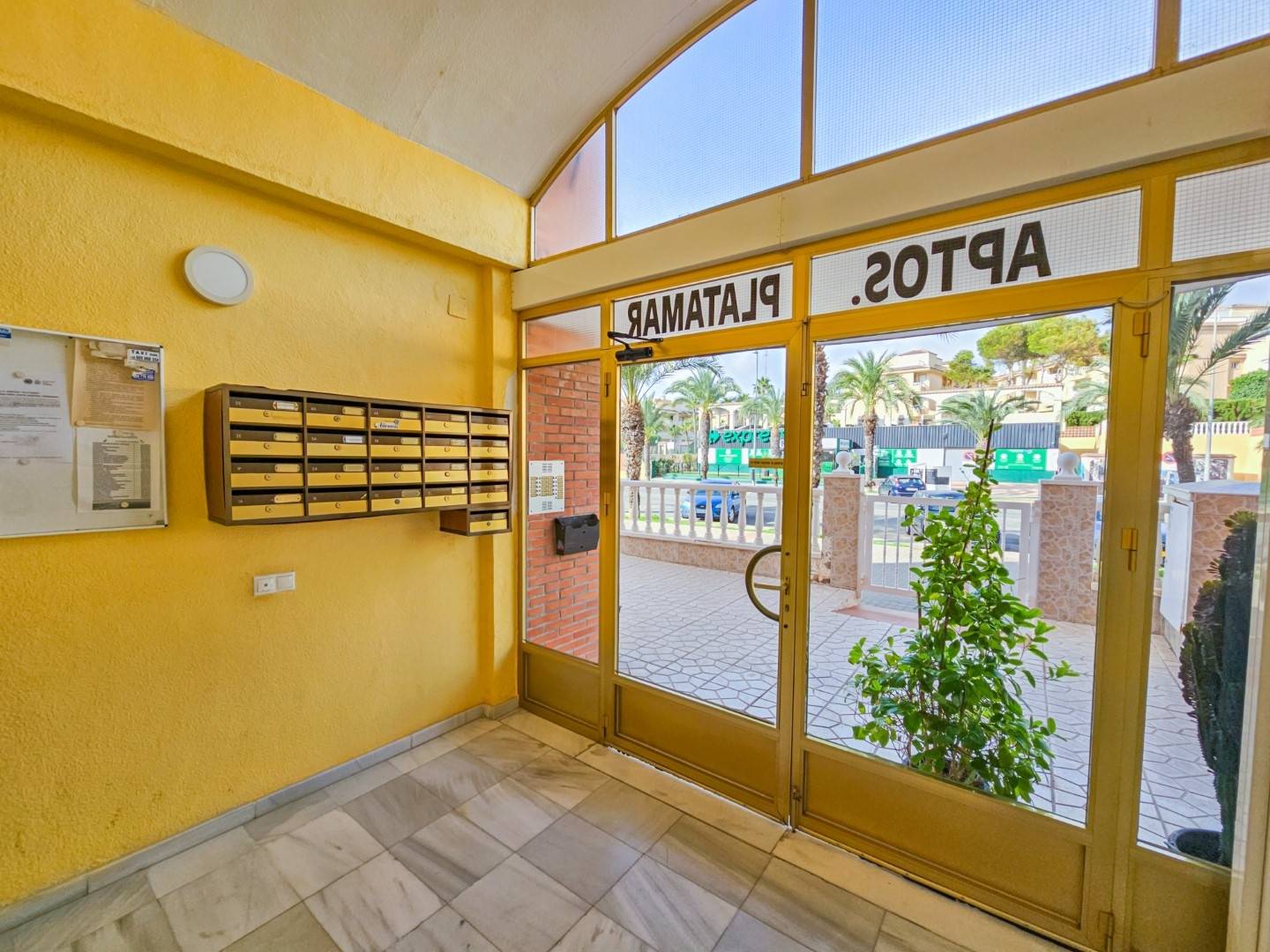 DUPLEX APPARTEMENT OP 170 METER VAN HET STRAND VAN GUARDAMAR MET GARAGE