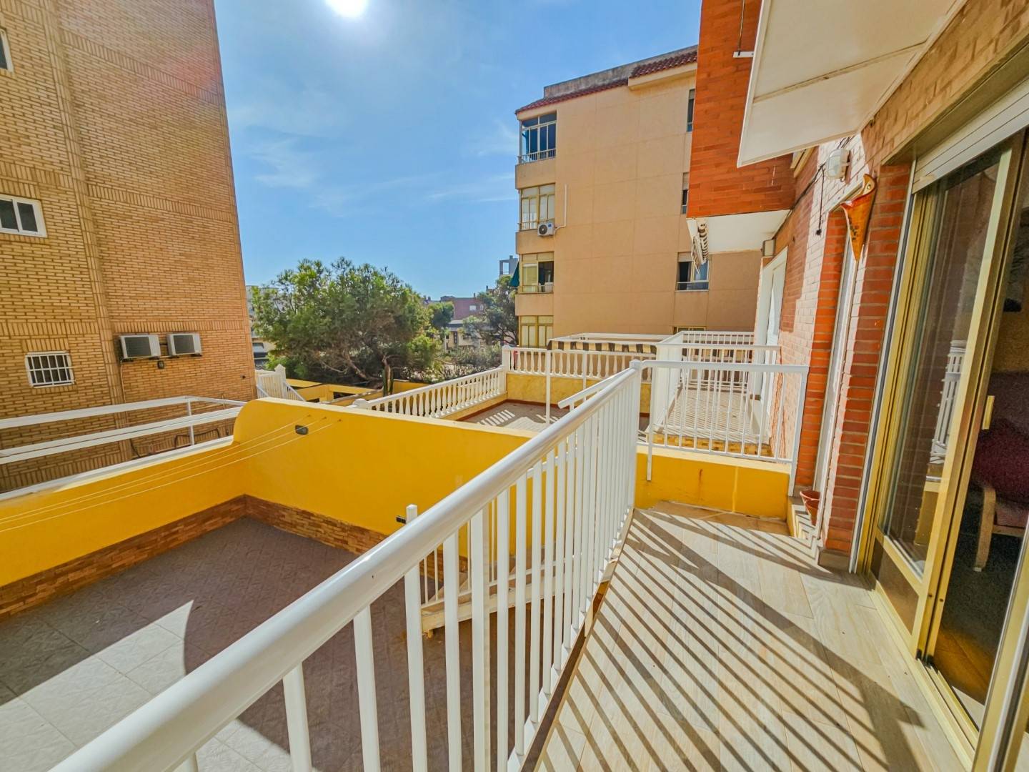 DUPLEX APPARTEMENT OP 170 METER VAN HET STRAND VAN GUARDAMAR MET GARAGE
